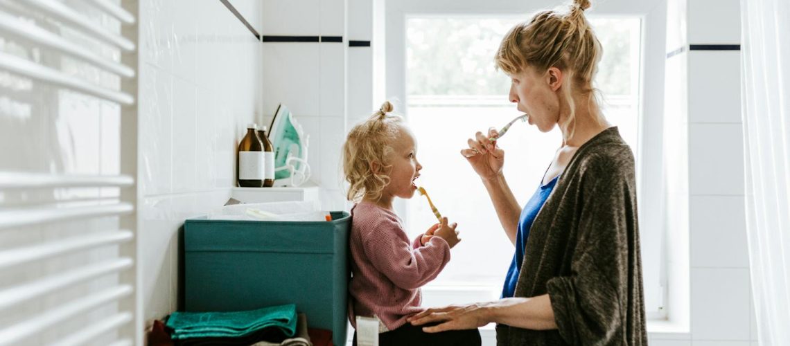 Comment bien se brosser les dents ? Voici les erreurs les plus fréquentes à éviter